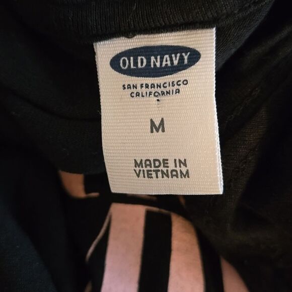 Old Navy Black Fashion Capitols Graphic Tee - Picture 3 of 4